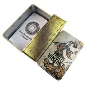 Boîte métallique crème Tarot Vintage ouverte avec cartes dorées et guide papier