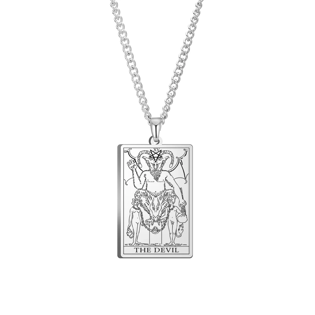 Pendentif tarot argenté Le Diable, arcane XV gravé sur une plaque rectangulaire
