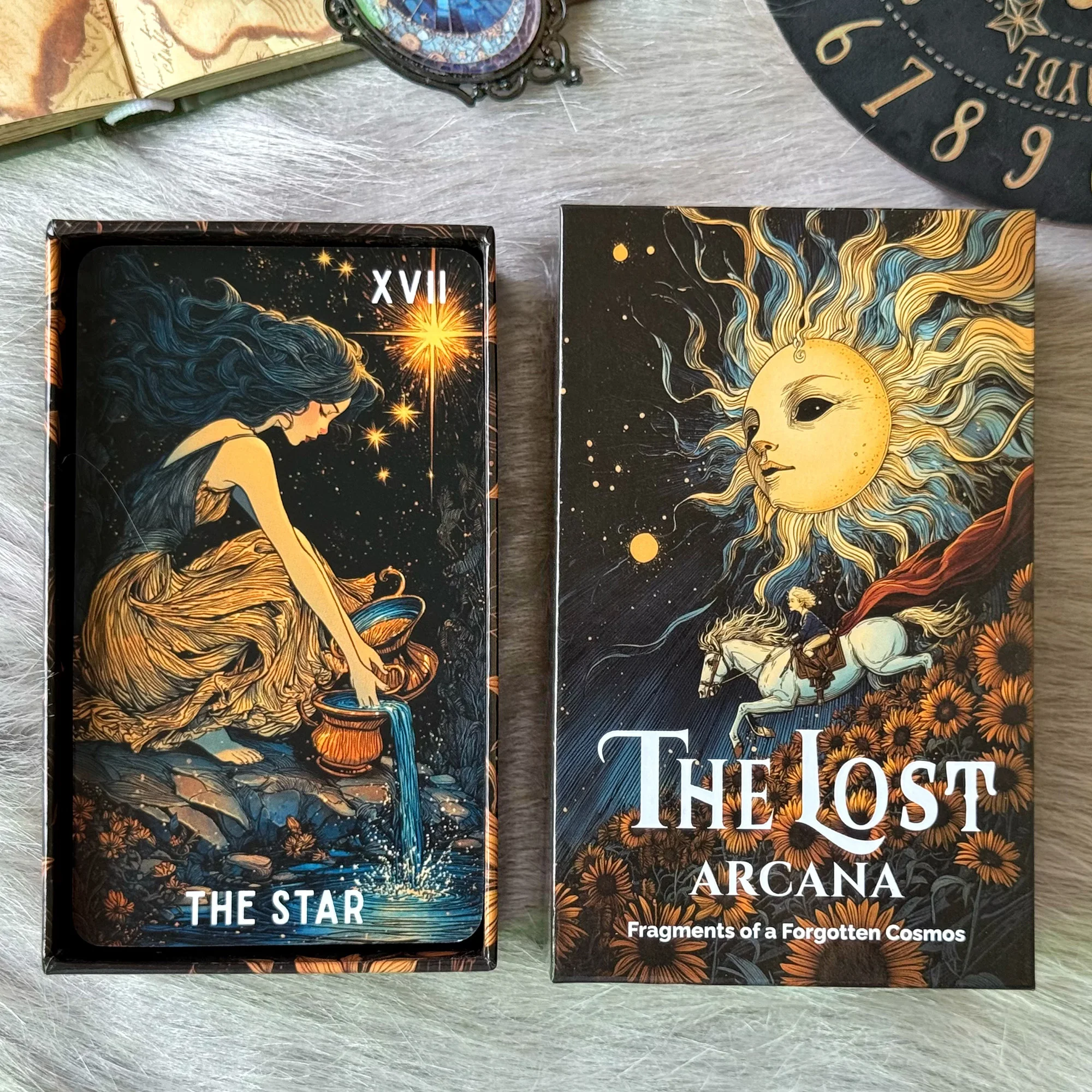 Boîte illustrée The Lost Arcana et carte de l’Étoile aux tons bleu nuit et dorés